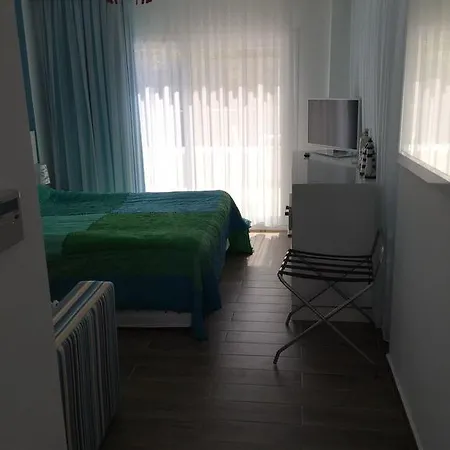 Oda ve Kahvaltı Sakin Gümüşlük